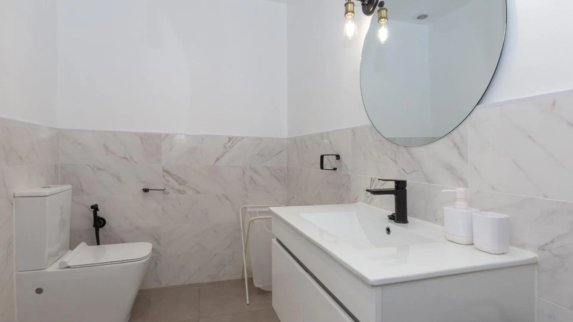 Jinetes Holidays - Apartment In Malaga Free Wifi