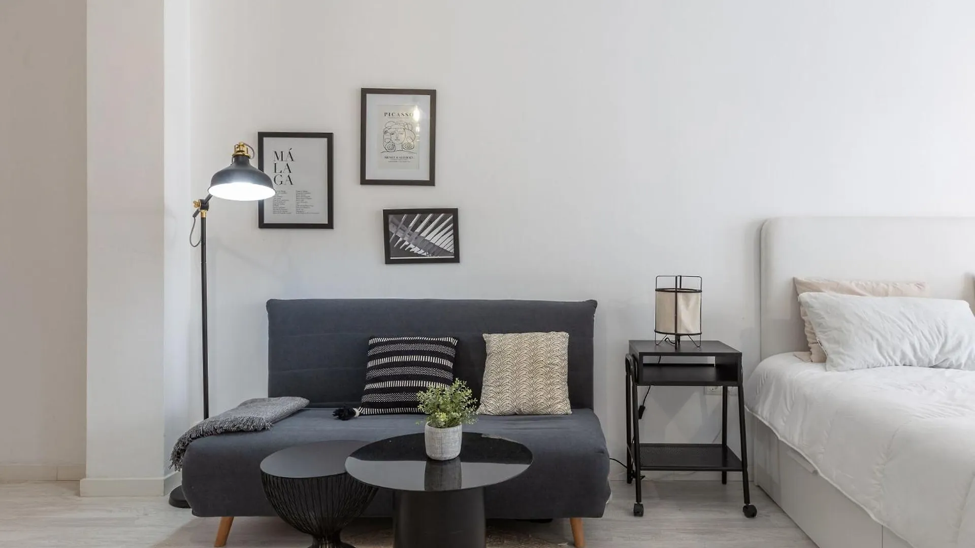 Jinetes Holidays - Apartment In Malaga Free Wifi 0*,  Spain